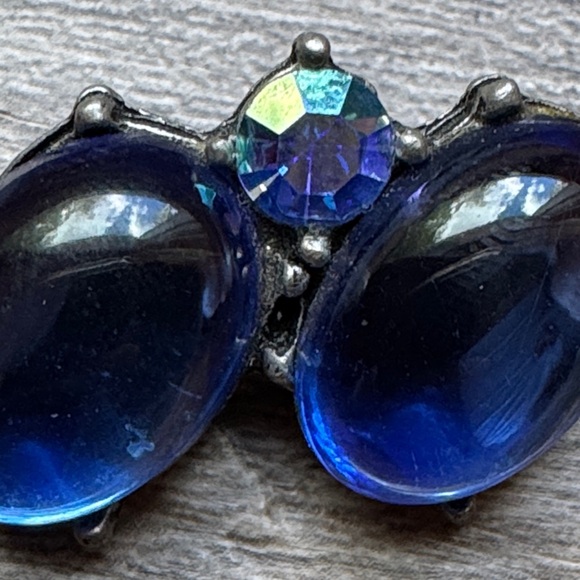 Blue Vintage Brooch with Rhinestone Middle - Picture 4 of 5